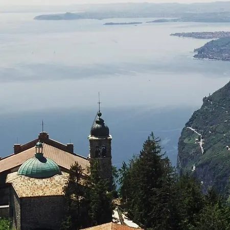 Villatullia Mit Seesicht Gardasee