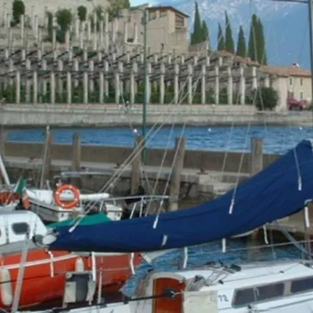 Villatullia Mit Seesicht Gardasee Tignale