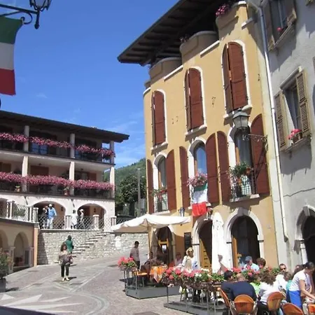 Villatullia Mit Seesicht Gardasee * Tignale